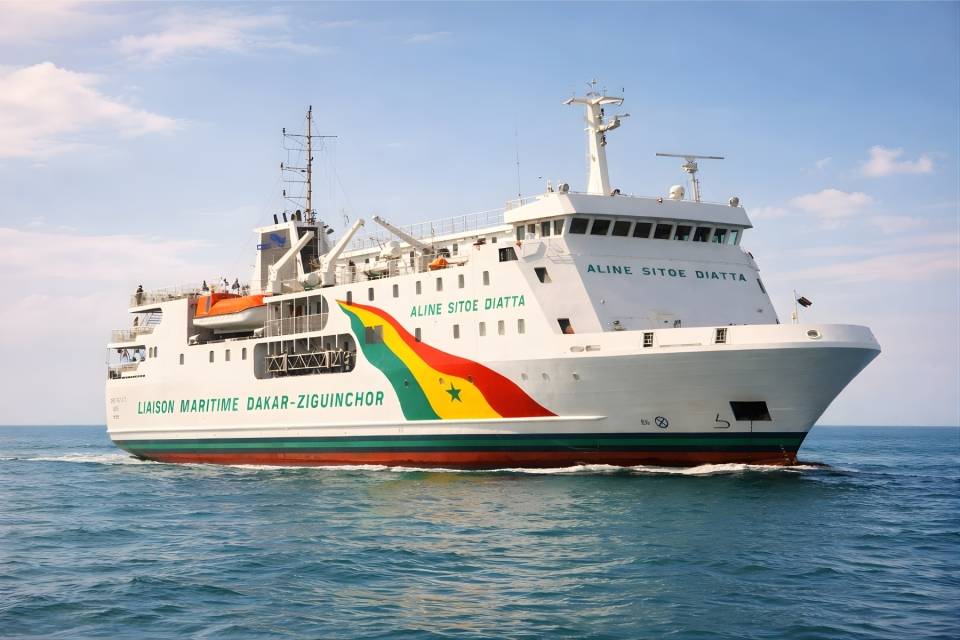 ferry aline sitoe diatta bateau dakar ziguinchor casamance